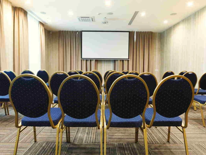 Jak wybrać krzesła eventowe