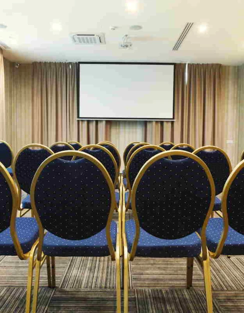 Jak wybrać krzesła eventowe